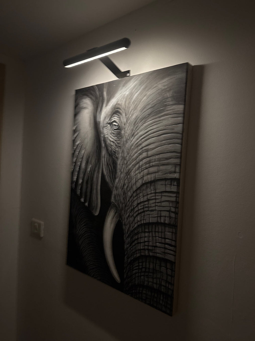ArtGlow LED-Wandlampe – Kabellose Eleganz für Kunstwerke 2